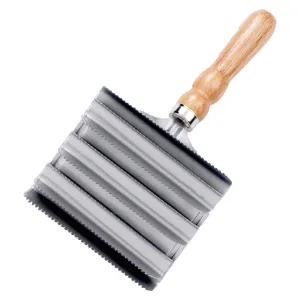 Lincoln Large Metal Curry Comb