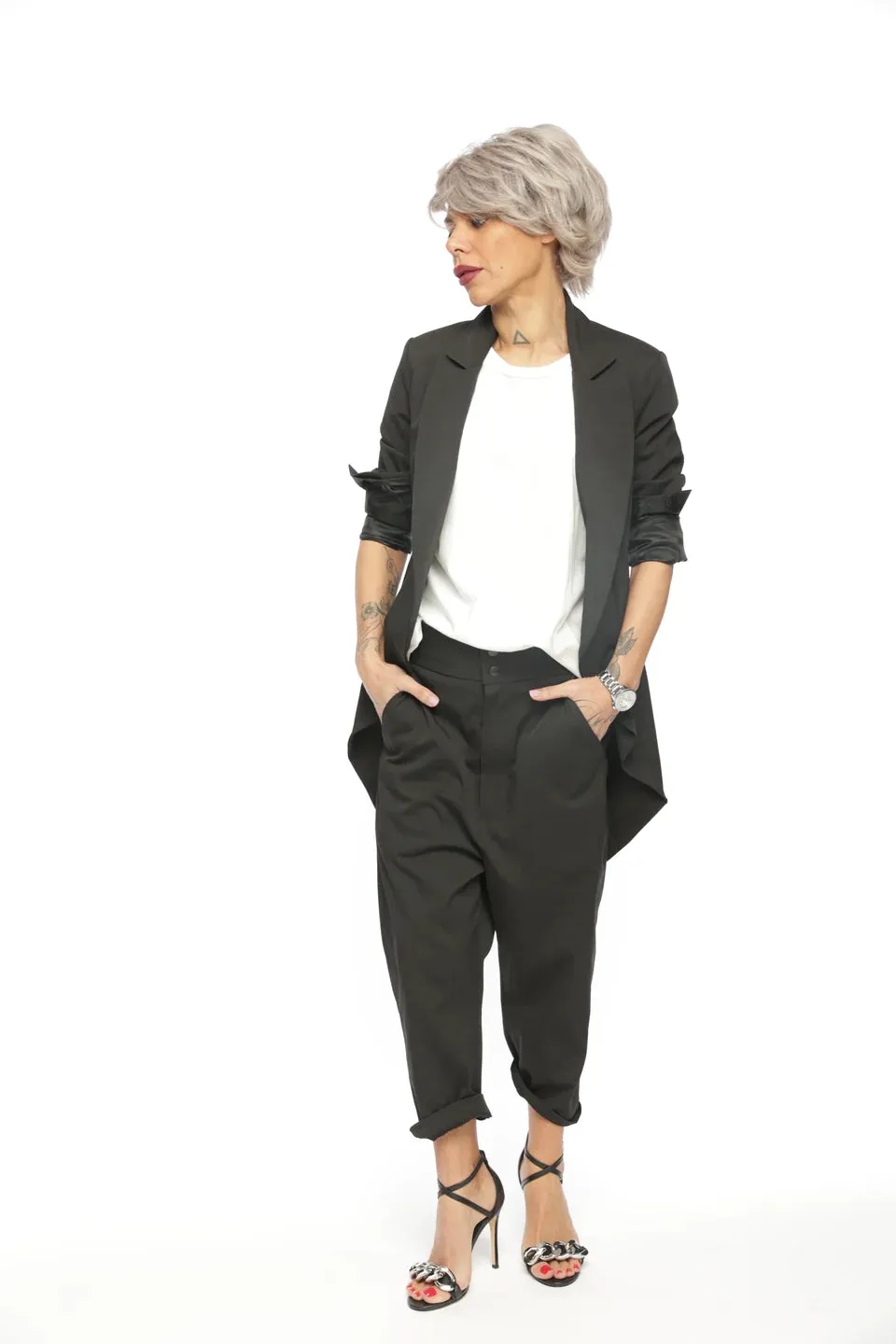 SLIM-FIT BLAZER JACKET & BLACK PANTS OUTFIT